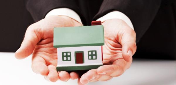 <p><b>Bylece evlilik birlii ierisinde malik olmayan e tarafndan;</b></p>  Evlilik birliinin resmen devam ettiini kantlayan vukuatl nfus kayt rnei ve evlilik czdan ile konutun aile konutu olduunu, elerin konuta birlikte yaantlarn srdrdklerini kantlayan muhtarlktan ve varsa apartman ynetiminden alnm belgenin ibraz ile Tapu Kadastro Mdrlkleri'nin aile mahkemesi karar olmakszn aile konut erhi konulacan aklanm bulunmaktadr .