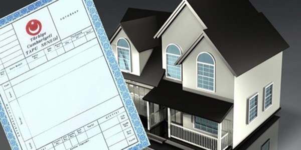 <p><b>Aile Konutu Nedir?</b></p>  Aile konutunu "resmen evli olan kar kocann birlikte yaamlarnn merkezi haline getirdikleri, bu olgunun dardan bakldnda da nc kiiler tarafndan rahatlkla anlalabildii ve kayb halinde barnma hakknn zarar grecei ortak konut" eklinde tanmlamak mmkndr.