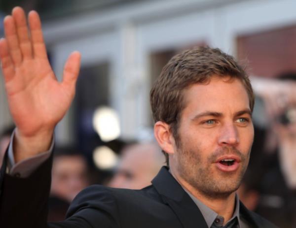 Beyazperdenin baarl yapmlarndan Hzl ve fkeli (The Fast and the Furious) filminin oyuncusu ABD'li aktr Paul Walker, Los Angeles'ta meydana gelen trafik kazasnda yaamn yitirdi.