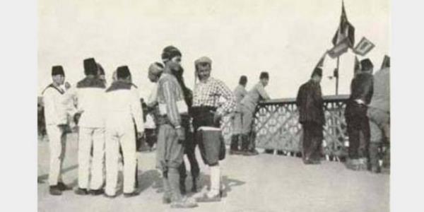 Allah Resl (sallallah aleyhi ve sellem) ve Asr- Saadetten mbarek hatralar tayan bu daire, hayatn telere endekslendii mbarek bir meknd...