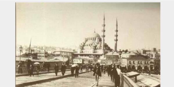 Aile iinden baz kimseler, Abdlhamidin, Fatih Sultan Mehmedin trbesine defni iin srar ettilerse de Enver Paa, 'Fatihin trbesine hi kimsenin defni ciz olamayacandan bahisle' muvafakat gstermedi...