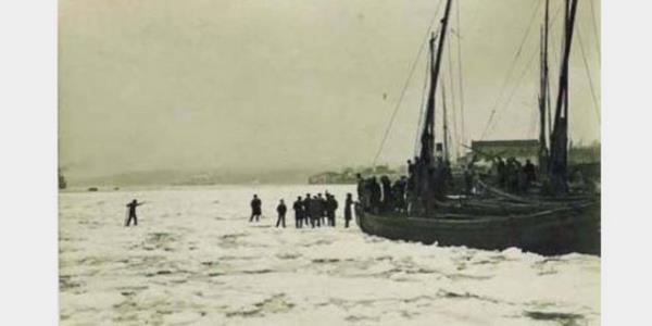 Abdlhamid, hayatnn son dakikalarna kadar uurunu kaybetmemiti. O nlardaki vasiyeti de harfiyen yerine getirildi. Gsne ahidnme duas, yzne Hrka- Sadet destimali, tabutun zerine de siyah Kbe rts rtld...