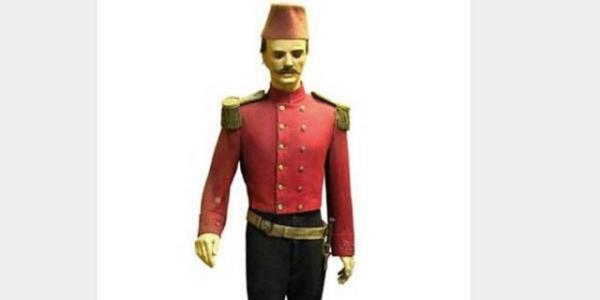 Vefakr ei Mfika Hanmn avucunu perek, 'Allah senden raz olsun.' dedi. Sonra Saliha Hanmn elini tutarak, 'Hakkn hell et' deyip onunla da vedalat...