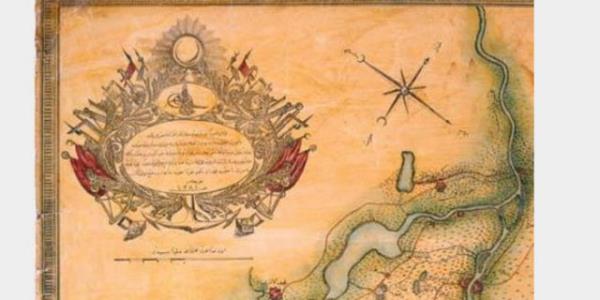 Ykandktan sonra sar ipek ilemeli havlularla kurulanan naa, kefenlenip hrmetle tabuta konuldu...