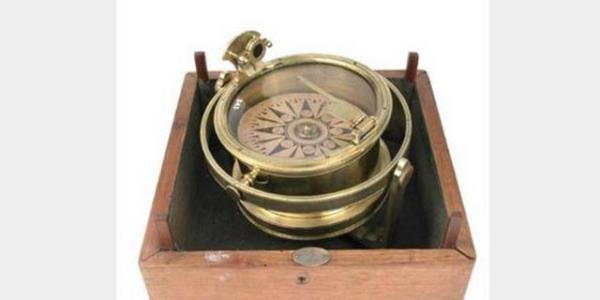 Cenaze zbitler tarafndan tanrken, askerler de sarayn bahesinde selma durdular. Cenazenin karlmasnn ardndan muhafz komutan tarafndan oda mhrlendi...