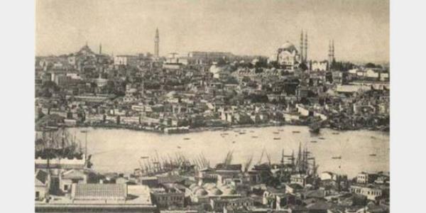 Sultann vcudunda uzun bir hastaln zaaf, teninin renginde lm sarl yoktu. Sa ve sakal aarm; gzleri kapanm, ukura batmt...