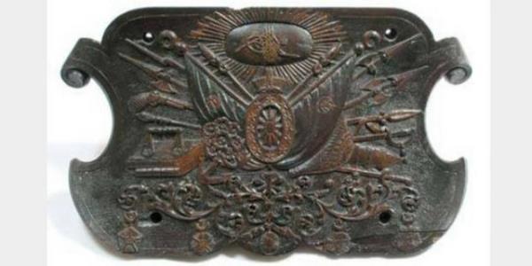 Efsane Sultann lm duyulunca Beylerbeyi Saray taziyeye gelenlerle dolmaya balad. Hnedndan oklar geceyi sarayda geirdi ve sabaha kadar Abdlhamidin ruhu iin dualar edildi, Kurn- Kerm okundu...