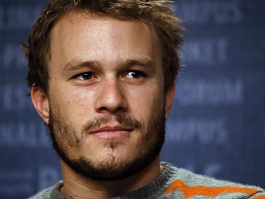 <p><b>HEATH LEDGER</b></p>    Reeteli ilalarn ar dozda kullanmna bal zehirlenme sebebiyle New York'taki evinde hayatn kaybeden Avustralyal aktr Heath Ledger, 29 yandayd.