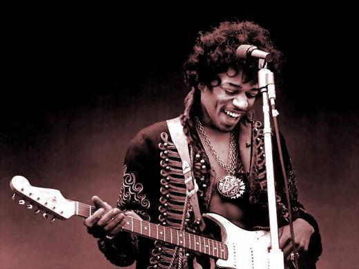 <p><b>JIMI HENDRIX</b></p>    Bir dnemin belki de her dnemin ilahlarndan Jimi Hendrix de 1970 ylnda kald otelin zemin katnda l bulundu.    <p>Ar dozda iki ve uyku hapndan ld belirlen Hendrix, daha 28 yandayd.</p>
