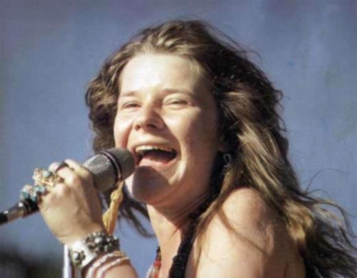 <p><b>JANIS JOPLIN</b></p>    Janis Joplin, Los Angelesta bir motel odasnda ar dozda uyuturucudan hayatn kaybetti. Joplin, yaama veda ettiinde 27 yandayd.