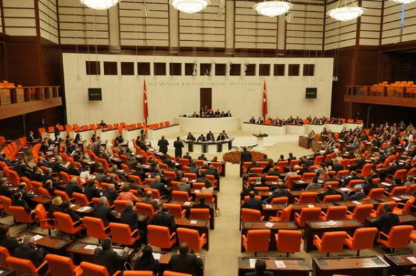 "Demokratikleme paketi"nin yasa gerektiren dzenlemeleri de Bakanlar Kurulu'nda imzaland.