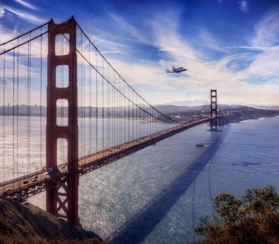 Uzay mekii "Endeavor" Golden Gate Kprs zerinden son uuunu yaparken...