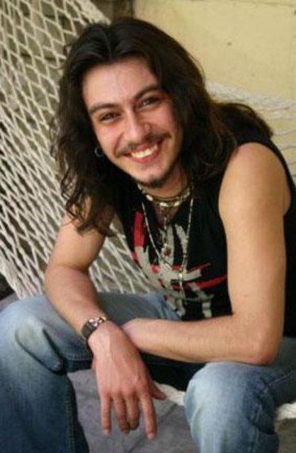 Yar��man�n sonu�lanmas�ndan ilk alb�m�n� ��karmas�na kadar ge�en s�rede T�rkiye'nin de�i�ik yerlerinde say�s� 200'� ge�en konserler verdi.