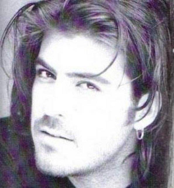 Tekin, 27 Haziran 1998 tarihinde otomobiliyle Afyon'da verdi�i bir konserin ard�ndan �stanbul'a d�n�yordu.