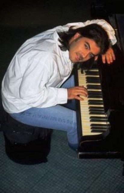 M�zikseverlerin Kerim Tekin'le tan��mas� "Cici Baba" adl� hit olan �ark�s�yla oldu