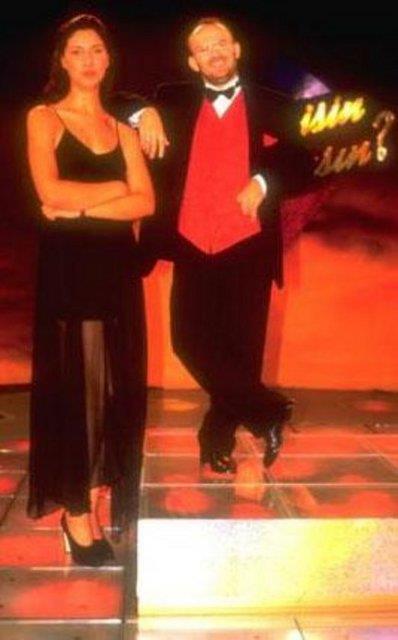 2000 y�l�nda Ka�'�n Kalkan beldesinden d�nerken ge�irdi�i trafik kazas�nda �ld�.