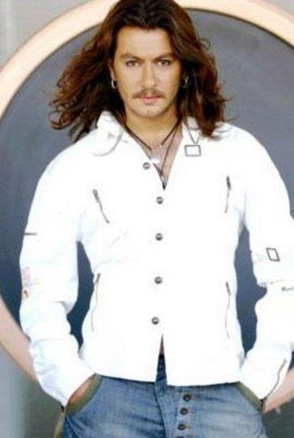 2004'te ilk alb�m� Islak Islak'� piyasaya ��kard�