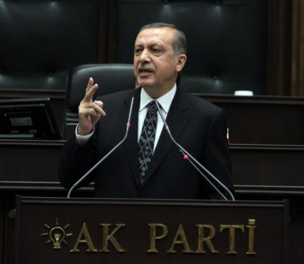 zel eitim kurumlarnda, kaynatrma snflarnda engelli renci says 2002 ylnda 53 bin kii. u anda bu say 231 bin kiiye ulat. Engelli kardelerimizi okullara cretsiz tamaya baladk. u anda 46 bin kiiyi tayoruz. stihdam noktasnda admlar attk. 2002'de devlette, engelli 5 bin 777 kii alyordu. u anda 32 bine ktk.