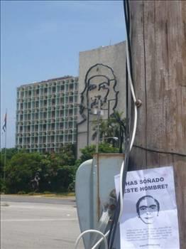 <b>Dini Teori:</b> Dindar kiilerin olaya getirdii yaklamsa daha farklyd. Onlara gre bu resim, kiinin byk yaratc yerine kafasnda konumlandrd imajd.Bu gre gre tanr kendisini insanlara bu ekilde gsteriyordu. Bu nedenle onun rya grenlerin zihninde yer ettiine inananlar vard.