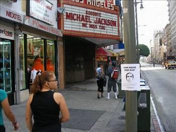 Bu teorilerin haricinde. Bazlar da bunun gerek hayattan bir sima olduunu sadece birok insana benzediini sylyor.