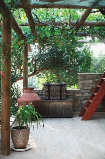 "Ben artk gece hayatn keyfi olarak yayorum. leri Dilek'e devrettim. Dilek sayesinde 60 yanda ailemi kurdum. imdi en byk mutluluum onlar" diyor Birgen tm samimiyetiyle.