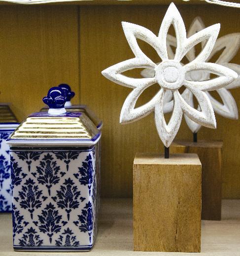 <p><b>MSKNLK ZAMANI</b></p>    Set nedeniyle sabah erken uyanmaya alm Ece Uslu. imdi zledii pijamalarn ve sabahln giyerek evde miskinlik yapma zaman onun iin. "Menemen, beyaz peynir, salatalk ve domatesten oluan bir kahvalt benim iin en mkellef olan. Ardndan kendime gelmek iin mutlaka Trk kahvemi imeliyim" diyor.