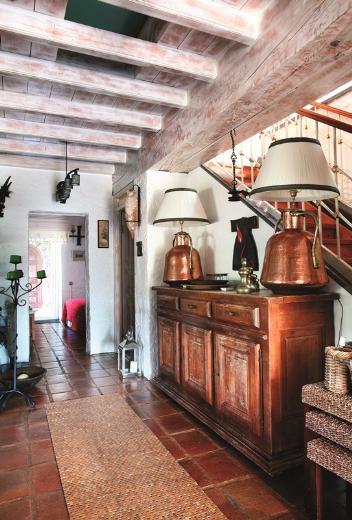 Her ne kadar bostanmz ve aalk alanlarmz olsa da gerekli peyzaj dzenlemesine daha girmedim. Yava yava ilerliyorum ama dorusu da bu. Yaarken, ihtiyaca ve yaam tarzmza gre uygulanan dzenlemeler ve dekorasyon almalar her zaman en iyi sonucu veriyor.