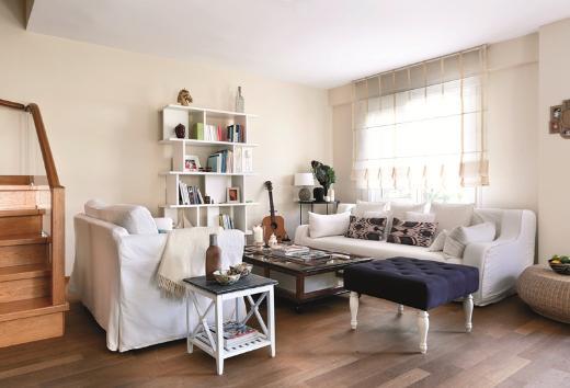 <p><b>ESTETK DUYGUSU KUVVETL BRYM</b></p>    Aye Tolga evinin dekorasyon alveriini Coastal Homes, Mozaik Design, Mudo Concept, Ikea, Roche Bobois, Cumba Selection ve Habitat'tan yapm: ?Estetik duygusu kuvvetli biriyim.     <p>7-8 yalarnda yurtdndan gelen dekorasyon dergilerine bakarak hayal kurardm. Bu anlamda dekorasyon ok nemli ancak sizi ifade ediyorsa. Hangi tarza bal kaldnzn hi nemi yok. Ayrca iekler, objeler ve kitaplar gibi kk detaylar evi yaanr hale getiriyor. Evim tam istediim gibi.</p>