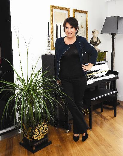 Oya Baar, Ocak'ta balayacak "Takma Kafana" adl dizide rol alacak. Oya Baar "Ara verdiim sre iinde Amerika'da okuyan kzm Aye'yi sk sk ziyaret ettim.