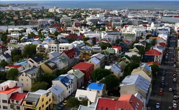 <p><b>ZLANDA </b></p>  Ortalama yaam beklentisi: 82.4   <p>Kii bana den gelir: 36.611 dolar </p>  Kii ba salk harcamas: 3.305 dolar   <p>Salkl yetikin oran: yzde 77.8</p>