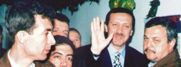 Pnarhisar'da yaayan Ali zdeniz, Babakan Erdoan'n dnya lideri olduunu ifade ederek, "Babakanmz Sayn Recep Tayyip Erdoan'n Krklareli'nin Pnarhisar ilesine gelmesinden dolay ok mutluyuz, gururluyuz. nk Babakanmz Trkiye'nin deil dnyann lideri. Biz burada dnyann liderini arlamaktan dolay ok gururluyuz. Babakanmz buraya aslnda nc gelii. lk Pnarhisar Cezaevi'nde misafir ettik kendisini. kinci geliinde kurmaylar ile birlikte AK Parti'nin temelini oluturdular.