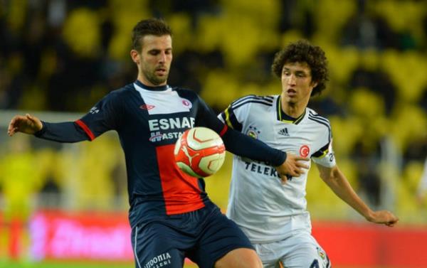 Fenerbahe, PTT 1.Ligde son srada yer alan Fethiye'ye yenilerek Psikolojik stnl ele geirdi.