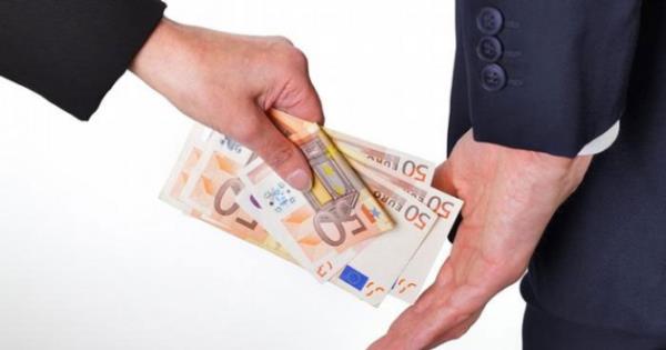 Uluslararas effaflk rgt dnyada yolsuzluun en fazla yapld lkeleri sralad. Listede Trkiye, en effaf ilk 100 iinde yer ald. Sralama, yolsuzluk, rvet ve i dnyasnda gizli anlamalarn en ok yaand lkelerden en az yaandna gre yapld. En yolsuz lke Somali olurken, en effaf Kuzey Avrupa'dan bir lke oldu. te o lkeler...