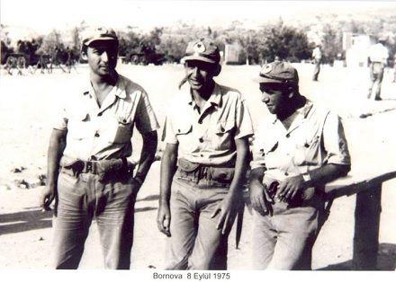 1975'te zmir Bornova'da askerlik grevini yerine getiren Kemal Kldarolu, kendi Twitter hesabndan bu fotoraf paylat.