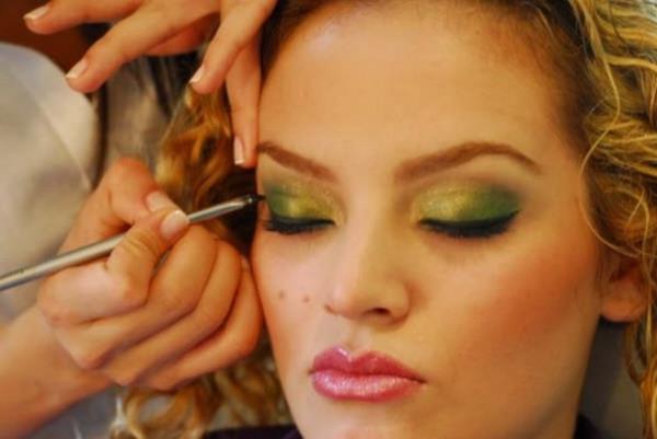 <p><b>8-KAINTI VE BOZUKLUKLAR</b></p>   Birok ya eidi vcutta bulunarak akne oluumuna neden olur. Allklar ve bronzlatrclar sivilce oluumuna neden olur. Sa boyalarndaki ar metaller ve amonyak da sa derisine zarar verir ve sa kaybna yol aar.