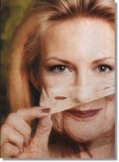 <p><b>10- RENK BOZUKLUU</b></p>  Dk kaliteli kozmetik rnleri bilinsiz kullanldnda ciltte renk bozukluklarna, kzarklklara ve kabarklklara neden olabilir. Doal maddelerden yaplan rnlerin kullanlmas, salkl beslenme ve bol su tketimi cilde iyi gelecektir.