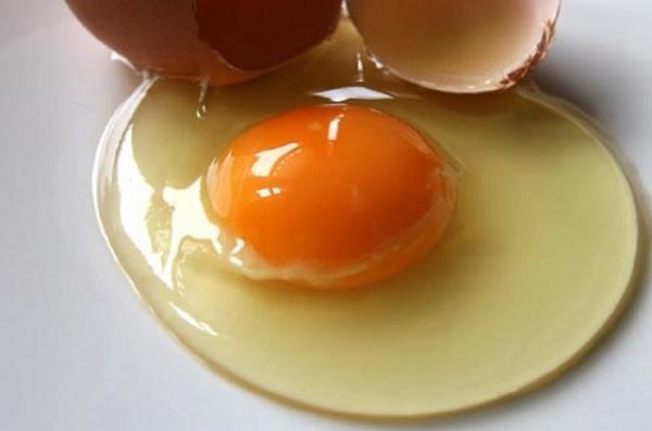 Yumurta: Sizi uzun sre tok tutma zelliine sahip olan yumurta, glikoz seviyesini korur ve endieden uzaklamanz kolaylatrr.