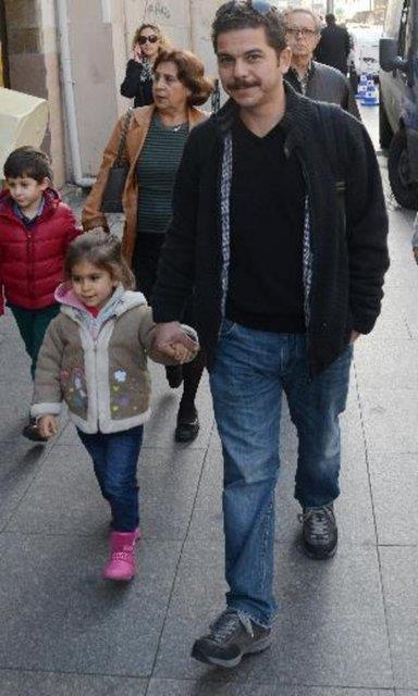 Kimseyi inandramyorum "Bizimkiler" dizisinde canlandrd Ali, karakteriyle hreti yakalayan Atlay Uluk kz Alya'la objektiflere yansd.