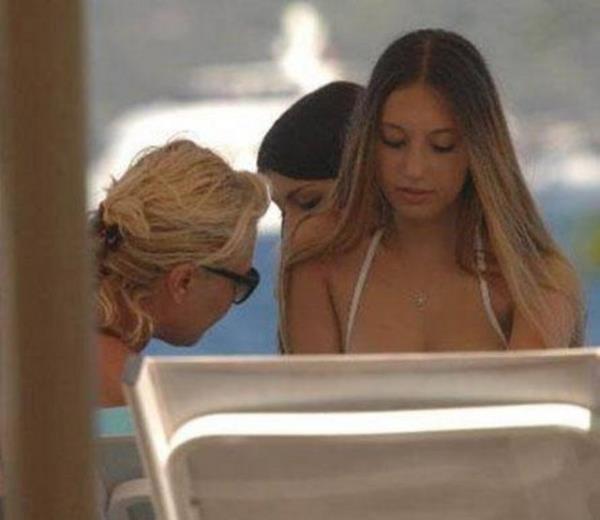 Bu gzel gen kz da ov dnyasnn nllerinden birinin kk kz...