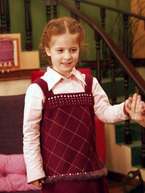 Sihirli Annem dizisinde canlandrd ilek karakteri ile beeni toplayan zkaya, sonrasnda ki Aile ve Doktorlar dizileriyle izleyici karsna kmt.