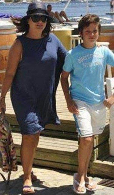 Can'n ikinci evliliinden dnyaya gelen Emir de neredeyse delikanl oldu...