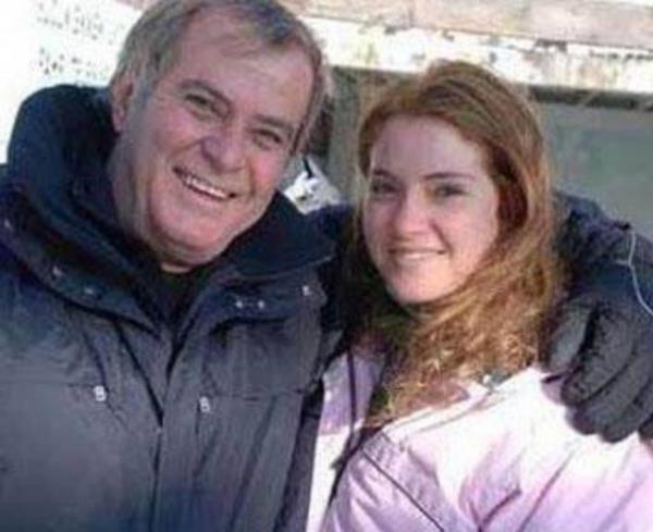 zlem, Tark Akan'n mmkn olduuna kameralarn uzanda tutu  ocuundan biri...