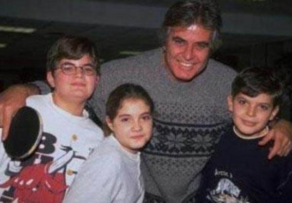 Akan'n zgr, Bar ve zlem adl  ocuu var...