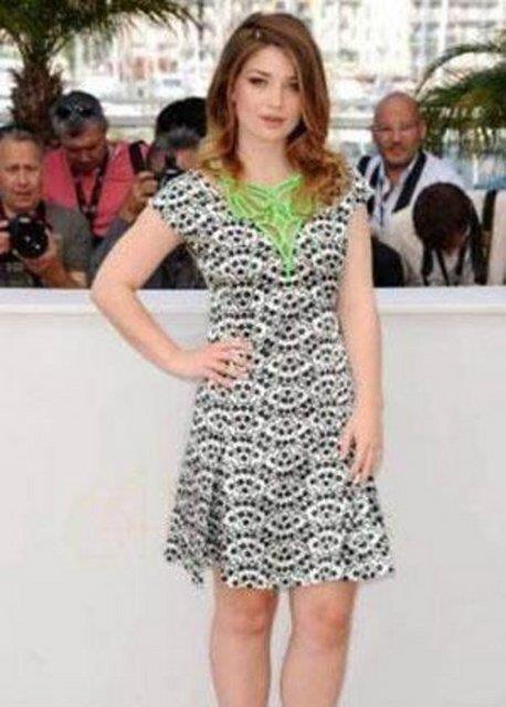 20 yandaki Hewson, ynetmenliini Paolo Sorrentino'nun yapt filmde nemli rollerden birini stleniyor. Rol arkada ise usta aktr Sean Penn...