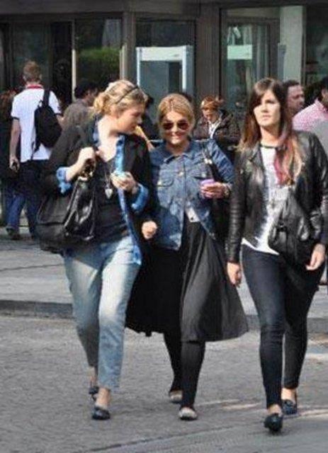 Derya Baykal ve Ferhan ensoy'un evliliinden iki kz ocuklar dnyaya geldi...