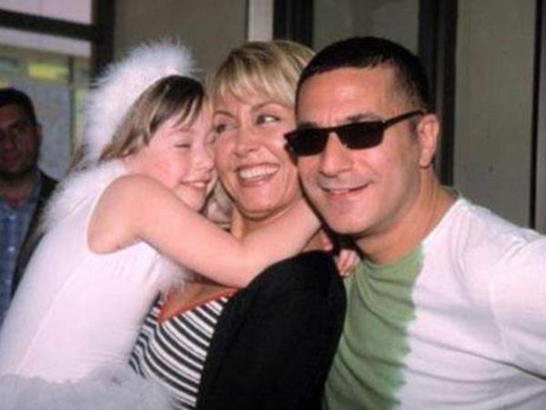 Yasmin kameralarla henz kk bir kzken tant...