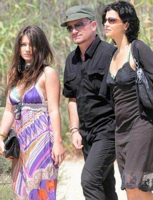 Eve Hewson, annesi ve nl grup U2'nun vokalisti olan babas Bono birlikte...