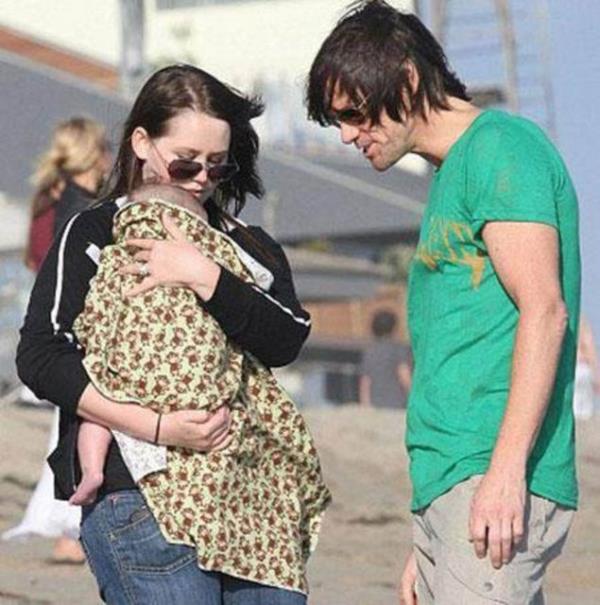nl aktr Jim Carrey'nin boyunca bir kz ve hatta bir de torunu var...