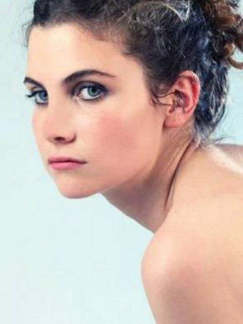 Oyunculuk eitimi iin 2.5 yldr Amerika'da olan gen yldz, 'u an kafam, oyunculukla ilgili daha baka bir yerde.' diyor...