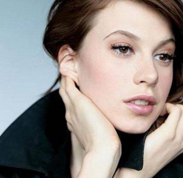 Elettra Wiedeman, ok nl bir ailenin kz. Dedesi, bykannesi ve annesi sinema tarihine damgasn vuran isimler...